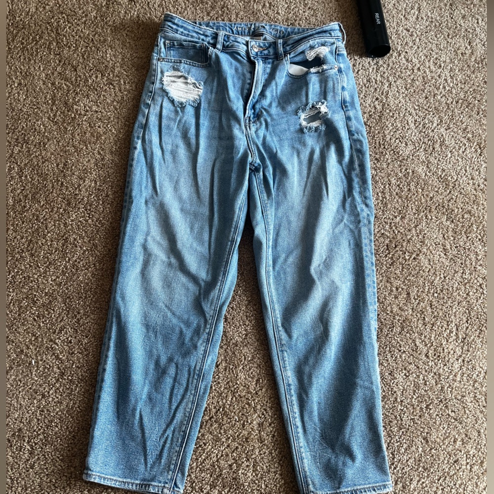 American Eagle High Waisted Mom Jeans. Size 12 short